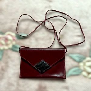 **Final Drop** Adorable vintage small leather crossbody, burgundy, 6.25" x 4.25"